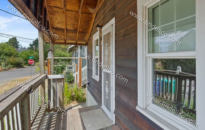 Pet FRIENDLY 4 bedroom 2 bathroom home located blocks from University of Portland!