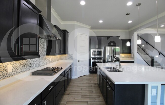 3253 E LOUISE DR