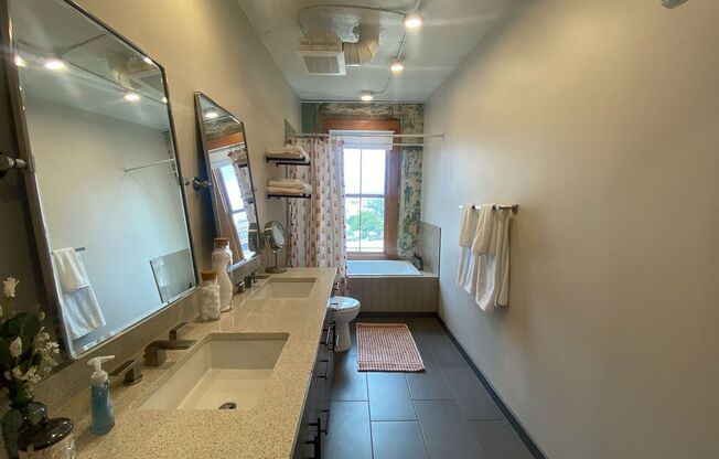 1 bed, 1 bath, 675 sqft, $1,800, Unit 219 N ALAMO #402