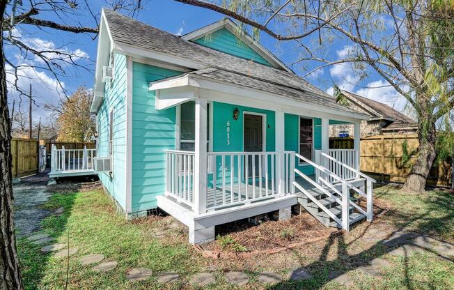 6013 N MAIN ST