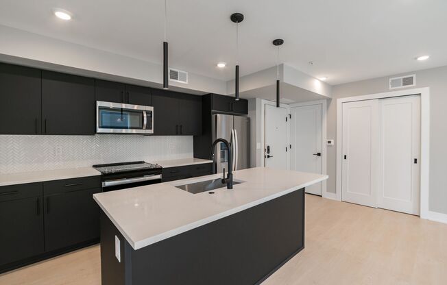 1 bed, 1 bath, 735 sqft, $1,650, Unit 501