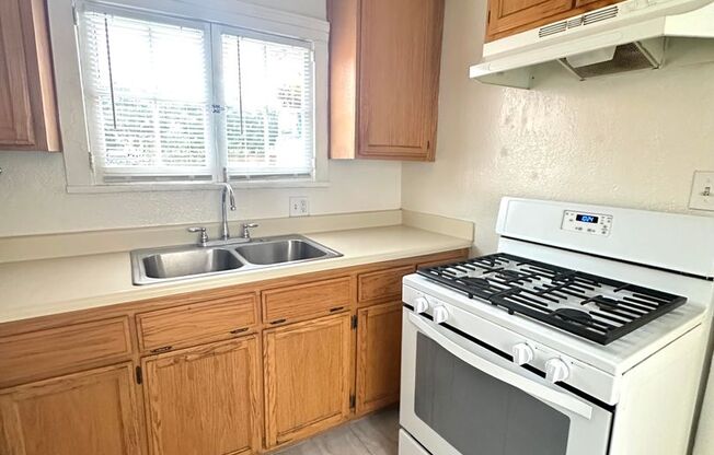 1 bed, 1 bath, 650 sqft, $1,995, Unit 3422 E 1st St