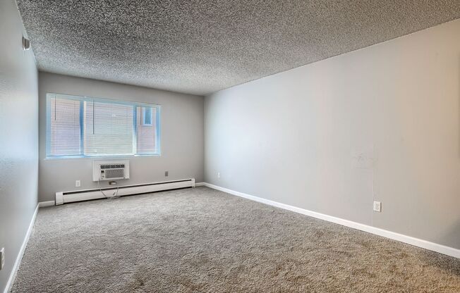 2 beds, 1 bath, $1,750, Unit 201