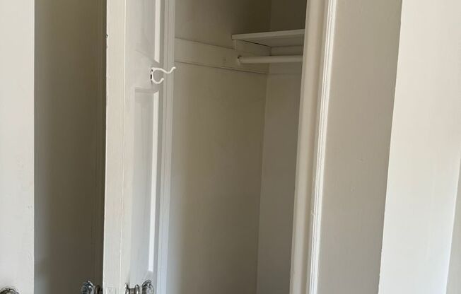 1 bed, 2 baths, 850 sqft, $1,500, Unit 300