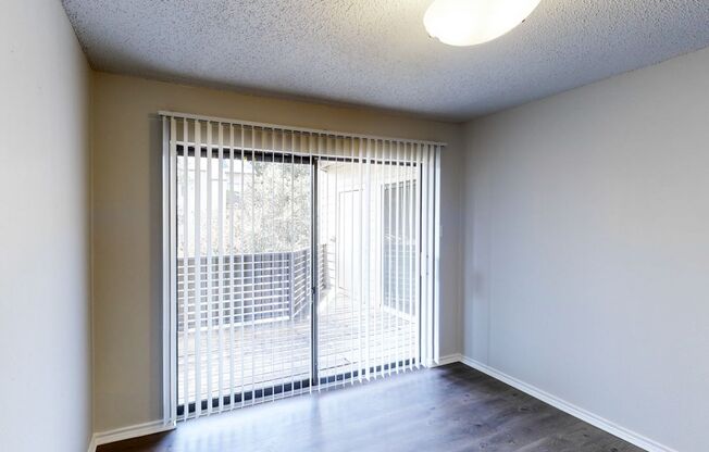 1 bed, 1 bath, 825 sqft, $834