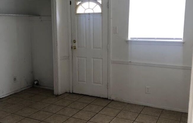 3 beds, 1 bath, $1,250