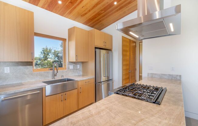 Ultra Luxury Guest House w/Private 200sf Balcony and Bay Views in Bay Park
