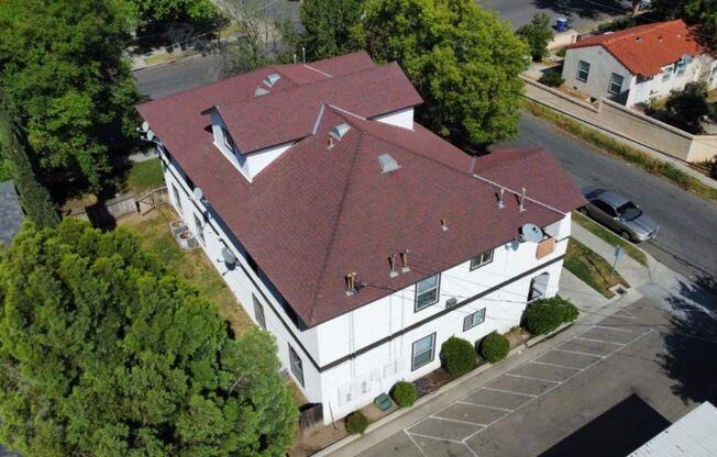 1102 E Hedges Ave