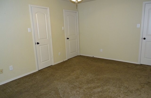3 beds, 2.5 baths, $1,695
