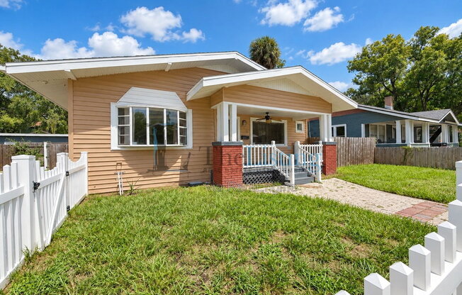 916 E 25 AVE