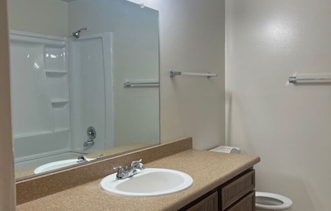 2 beds, 1 bath, $1,095, Unit 15