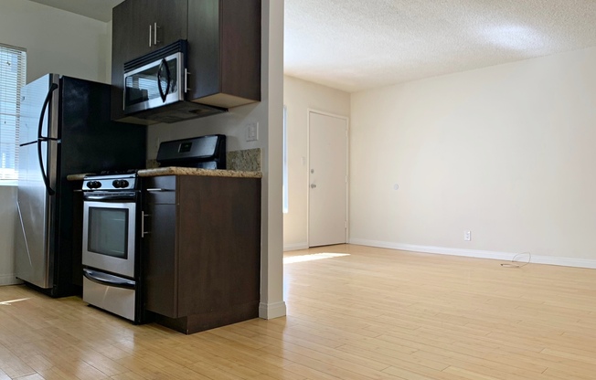 1 bed, 1 bath, 650 sqft, $2,195