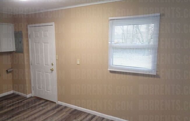 3 beds, 1 bath, $1,075