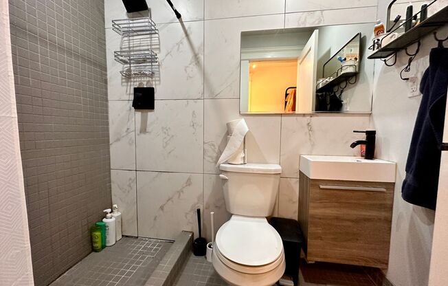 3 beds, 2 baths, 736 sqft, $2,995, Unit 46