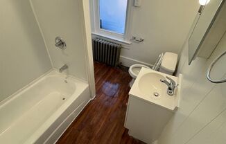 1 bed, 1 bath, $640, Unit Apt 2 Rear