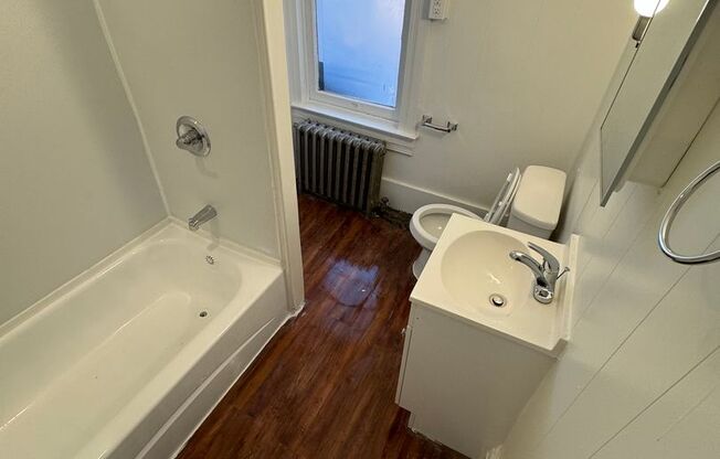 1 bed, 1 bath, $640, Unit Apt 2 Rear