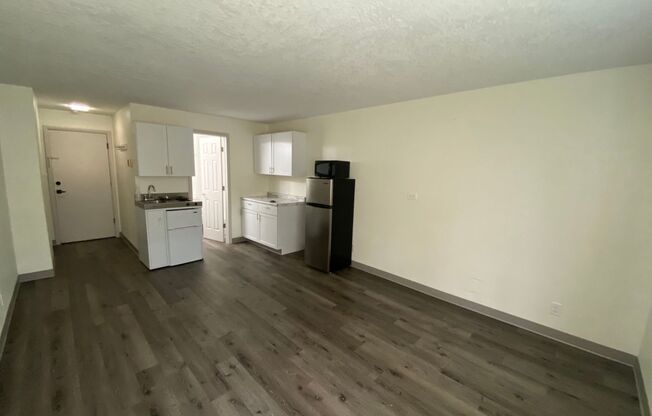 Studio, 1 bath, $725, Unit #142