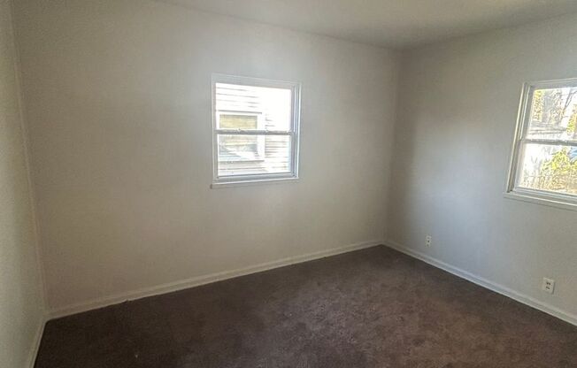 3 beds, 1 bath, $820