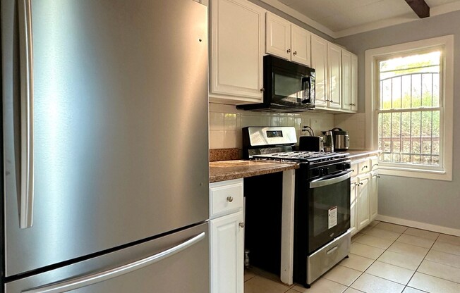 3 beds, 1 bath, 1,450 sqft, $2,950, Unit 2