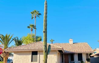 ADORABLE 3 BEDROOMS/ 2BATHS SINGLE LEVEL HOME!!