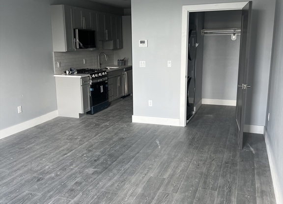 Studio, 1 bath, 550 sqft, $2,700, Unit 307