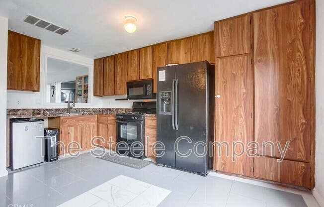 902 S DOWNEY PL