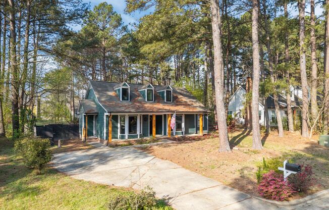 Charming 3BR Home with Large Private Yard Near Downtown Raleigh