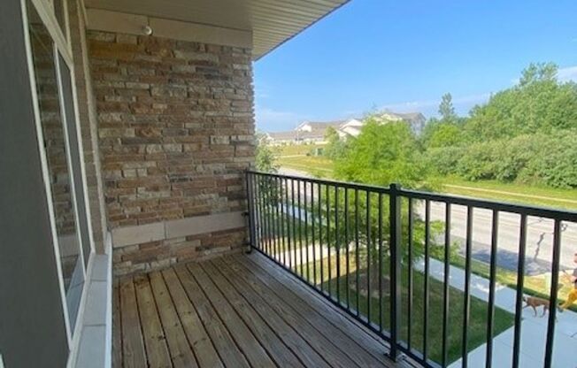 3 beds, 2 baths, 1,381 sqft, $2,371, Unit 2119-201