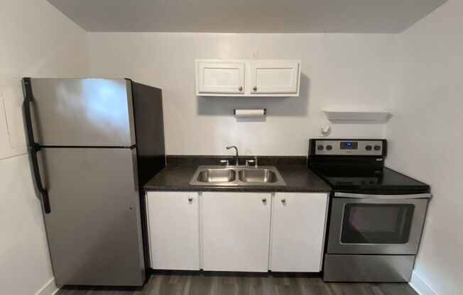 1 bed, 1 bath, 500 sqft, $895, Unit 4803 Lexington Ave Unit B