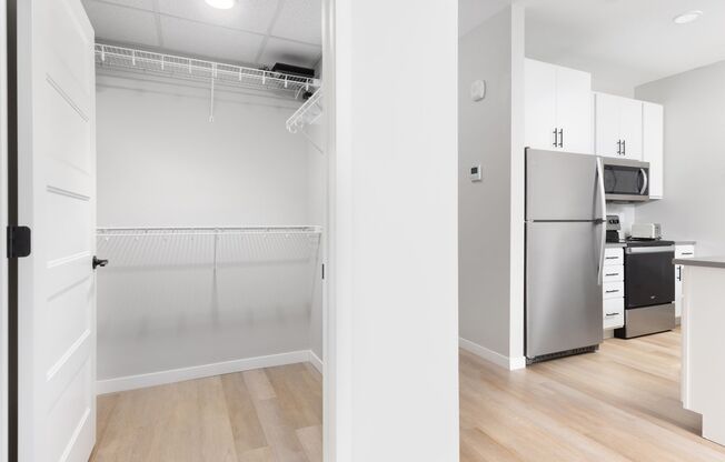 Studio, 1 bath, 576 sqft, $950, Unit 416