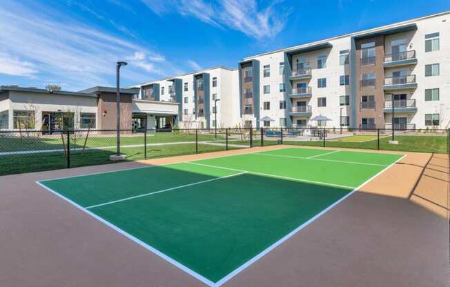 Lighted tennis courts at Glen 91 Apartments in Glendale, AZ