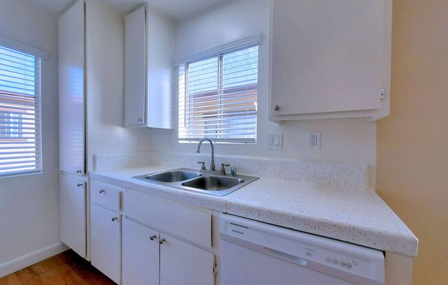 2 beds, 1 bath, $2,195, Unit 18