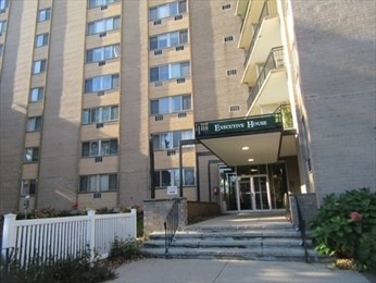 1025 Hancock St