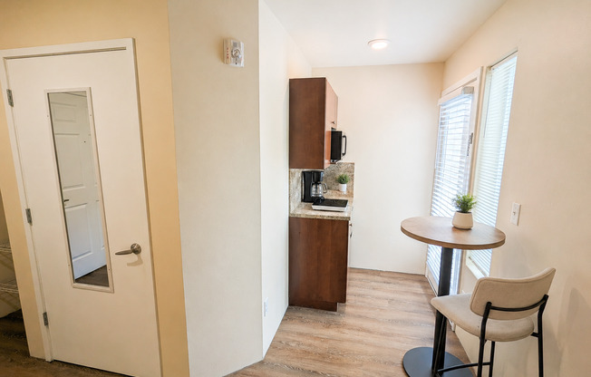 Studio, 1 bath, 154 sqft, $999, Unit 203
