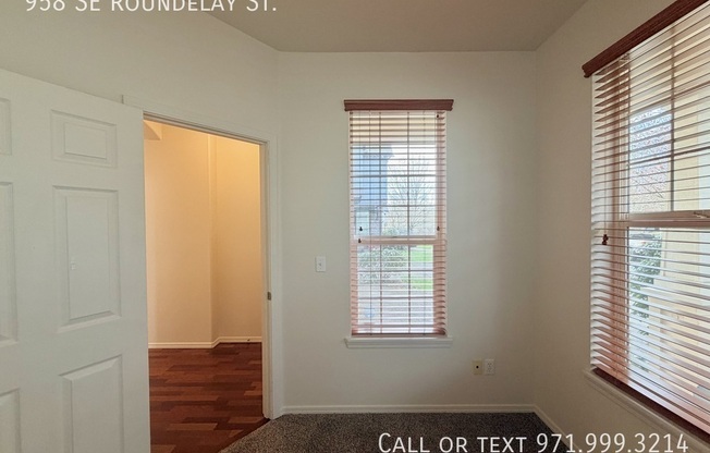 958 SE ROUNDELAY ST