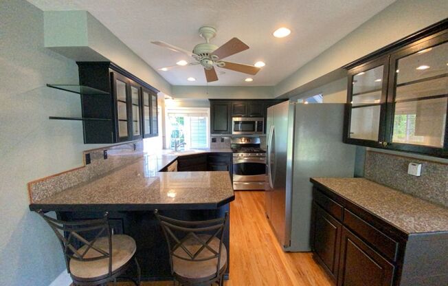 Four-Bedroom Duplex with Bonus Room & W/D Hookups – South Salem