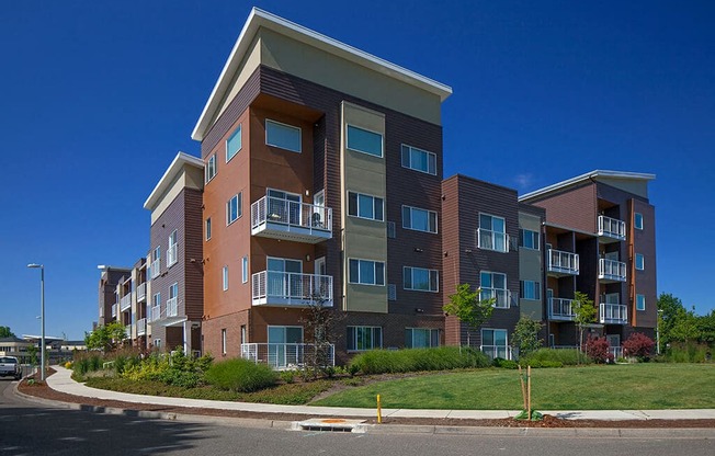 Elegant Exterior View at Riverwalk, Eugene, OR