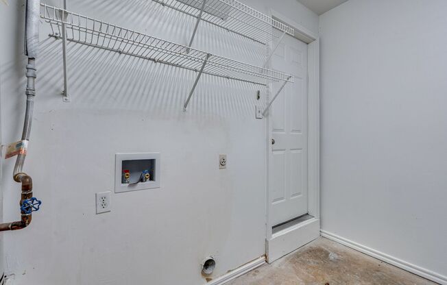 2 beds, 2 baths, $1,650, Unit Unit 213