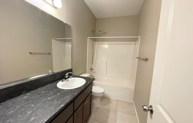 3 beds, 2.5 baths, 1,350 sqft, $2,350, Unit 6