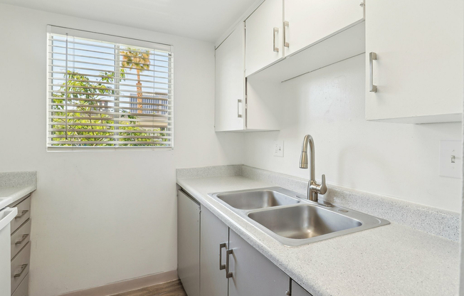 10-web-or-mls-Karen Ct-1005-010