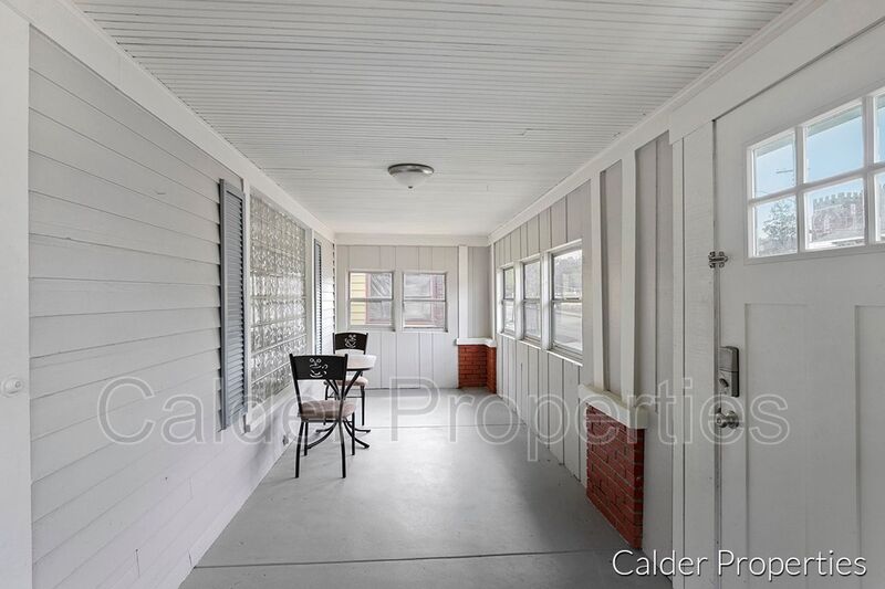 1948 COLLINS AVE SE