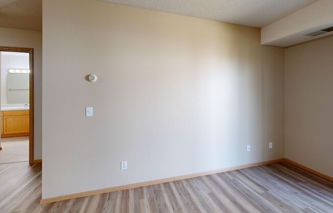2 beds, 1 bath, 1,023 sqft, $1,225, Unit 3101-118