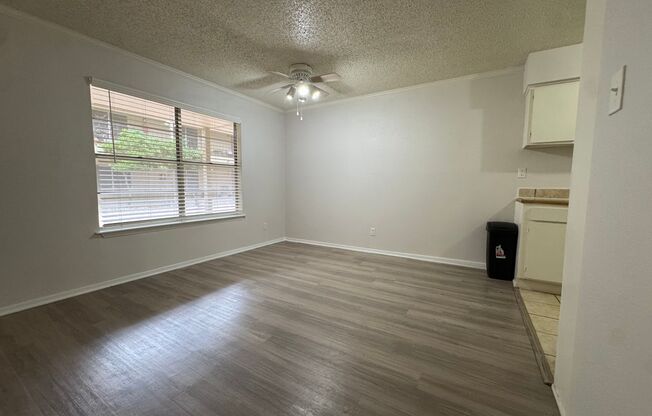 2 beds, 1 bath, 900 sqft, $1,299, Unit LAW7-103