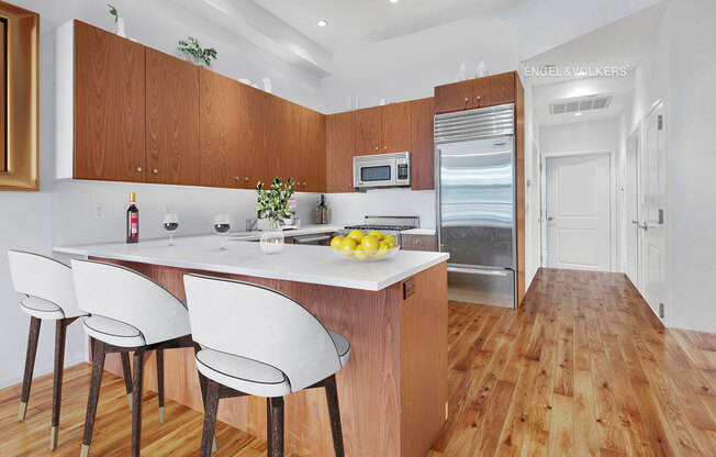 32 East 10th St. PH-1