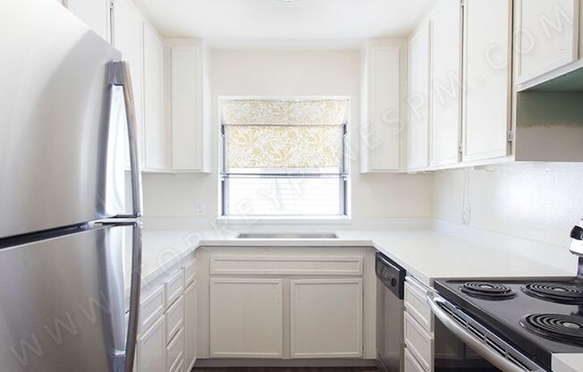 Perfect Hillcrest 2BR Apartment with 2 Parking Spaces and Onsite Laundry!