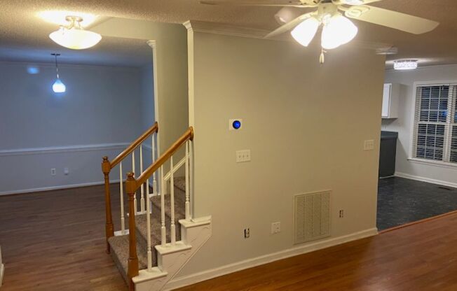 Charming 3 Bed/2.5 Bath Home in Hedingham!
