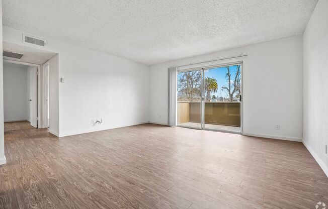 2 beds, 1 bath, 736 sqft, $1,650, Unit 1350-34