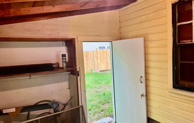 2 beds, 1 bath, $800