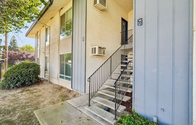 2 beds, 1 bath, 916 sqft, $1,495, Unit 15