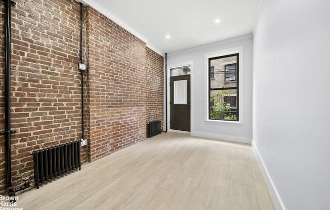 426 W 45 ST